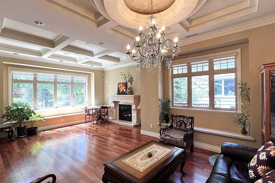 1529 W 61st Avenue Vancouver, BC - 2