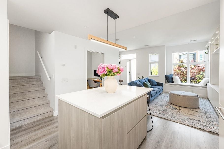 215 2060 Curling Road North Vancouver, BC - 17