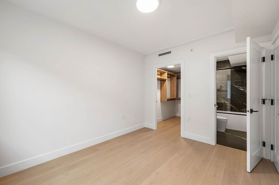 4 3065 Charles Street Vancouver, BC - 20
