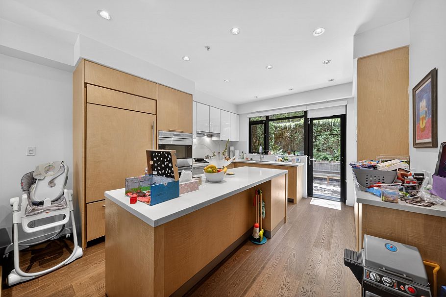 1088 W 7th Avenue Vancouver, BC - 16
