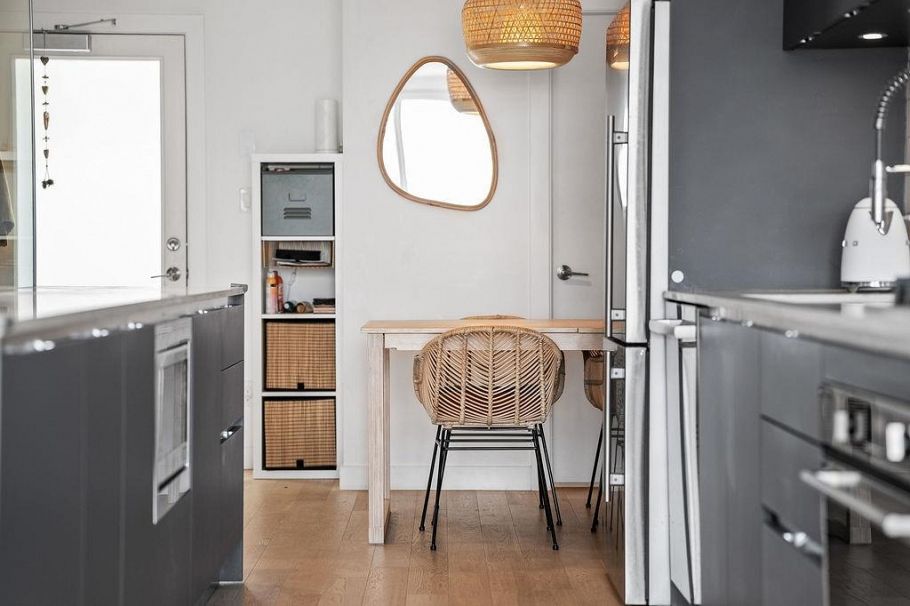 311 1647 E Pender Street Vancouver, BC - 6