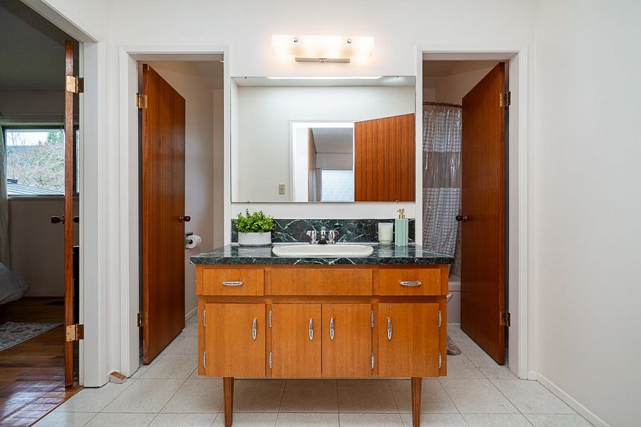 1634 Ross Road North Vancouver, BC - 15