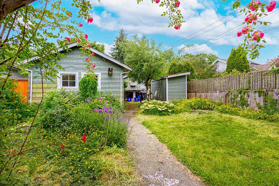 3012 W 14th Avenue Vancouver, BC - 4