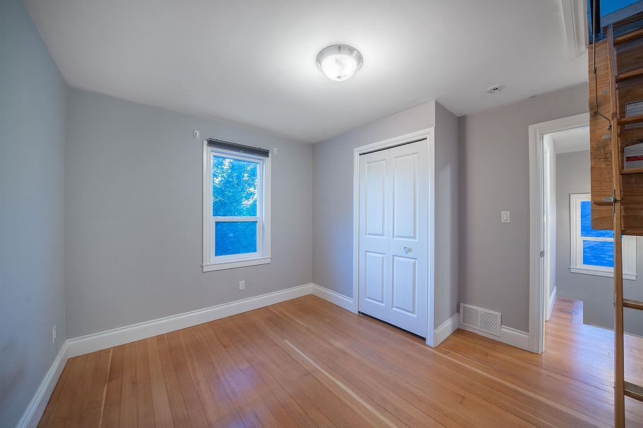 2528 Adanac Street Vancouver, BC - 22
