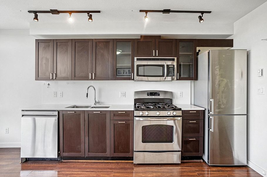 810 4815 Eldorado Mews Vancouver, BC - 4