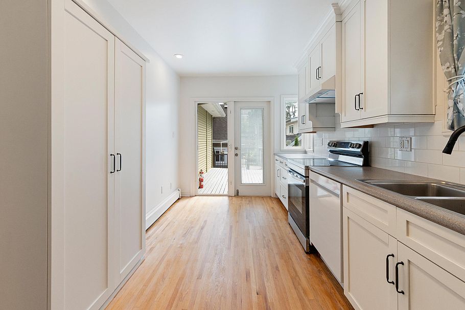2744 W 10th Avenue Vancouver, BC - 8