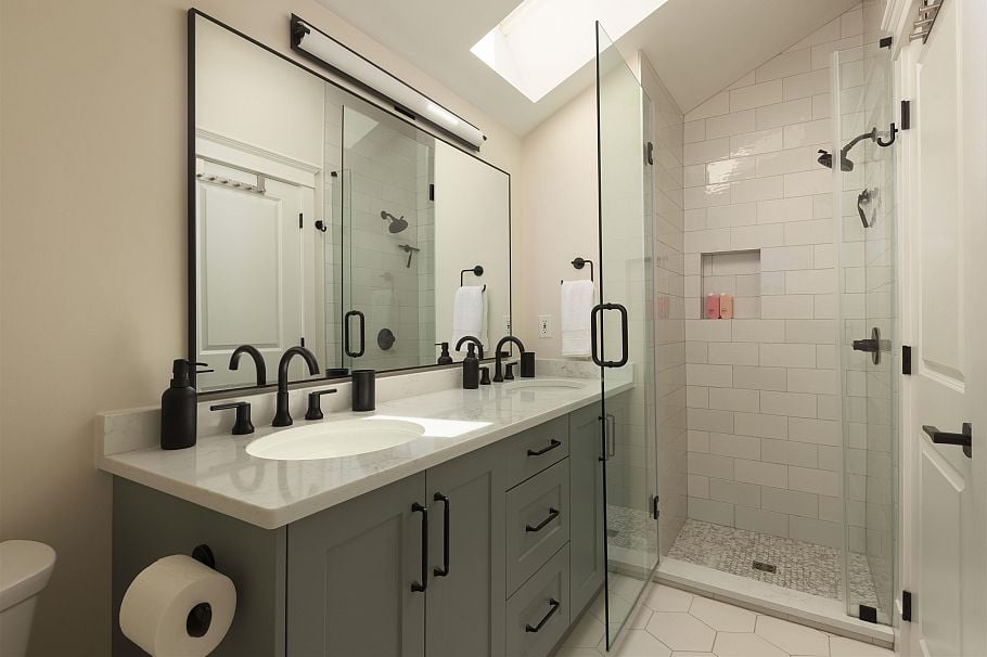 2515 W 6th Avenue Vancouver, BC - 21