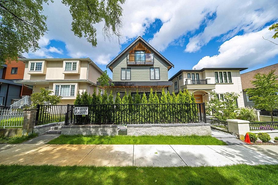 1 2777 E 27th Avenue Vancouver, BC - 28