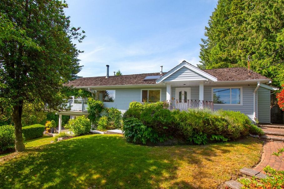530 E Queens Road North Vancouver, BC - 2