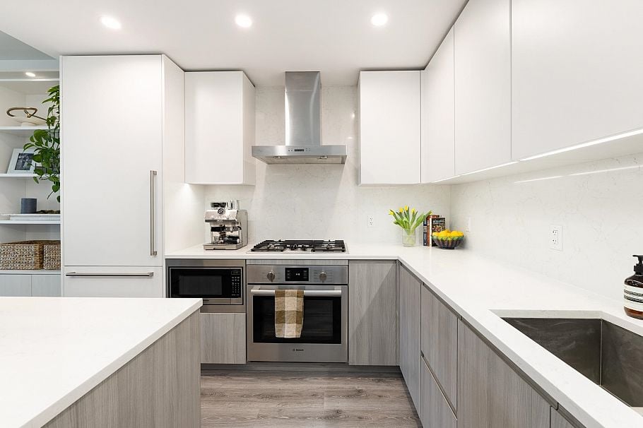 215 2060 Curling Road North Vancouver, BC - 14