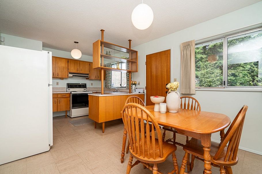 1634 Ross Road North Vancouver, BC - 10