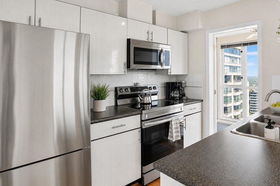 3207 939 Homer Street Vancouver, BC - 4