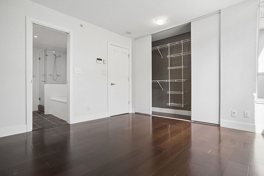 403 1530 W 8th Avenue Vancouver, BC - 9