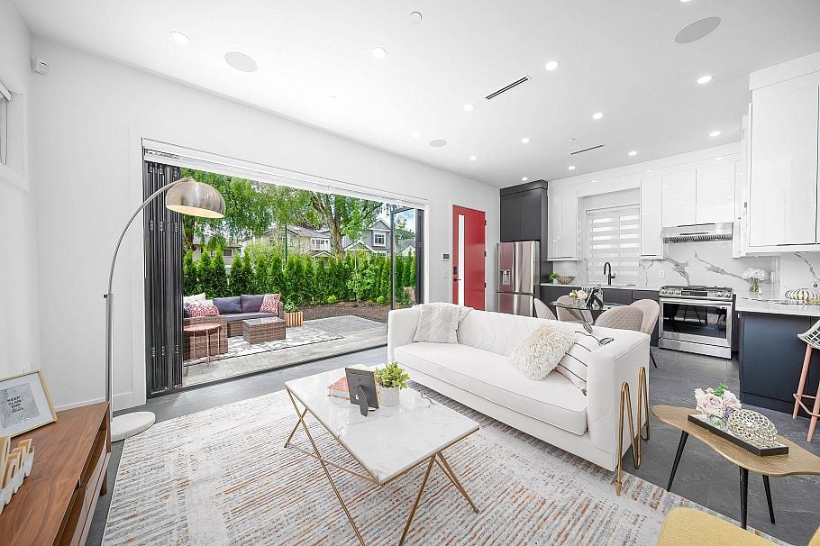 1 2777 E 27th Avenue Vancouver, BC - 5