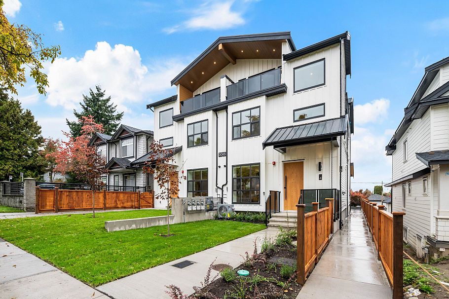 4 3065 Charles Street Vancouver, BC - 1