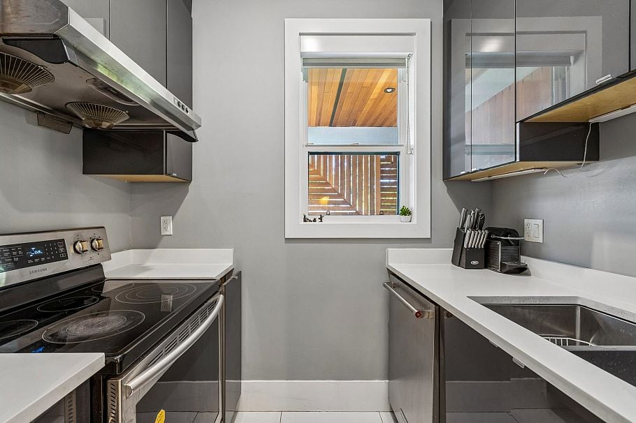 2553 Western Avenue North Vancouver, BC - 16