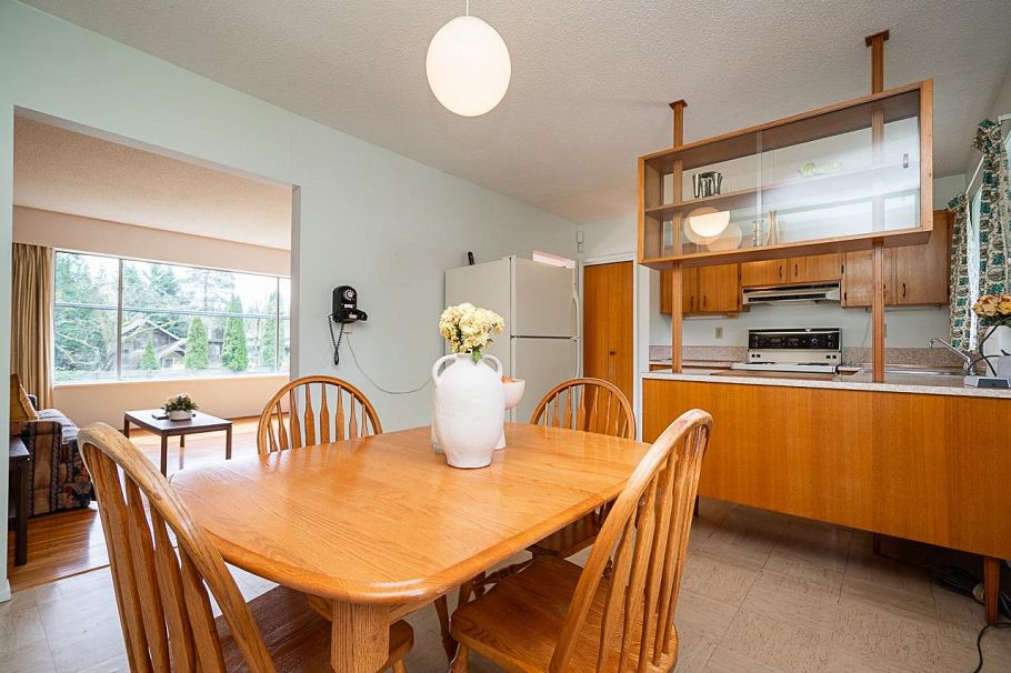 1634 Ross Road North Vancouver, BC - 11
