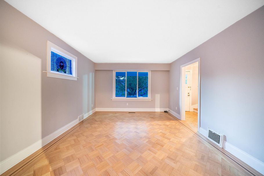 2528 Adanac Street Vancouver, BC - 11