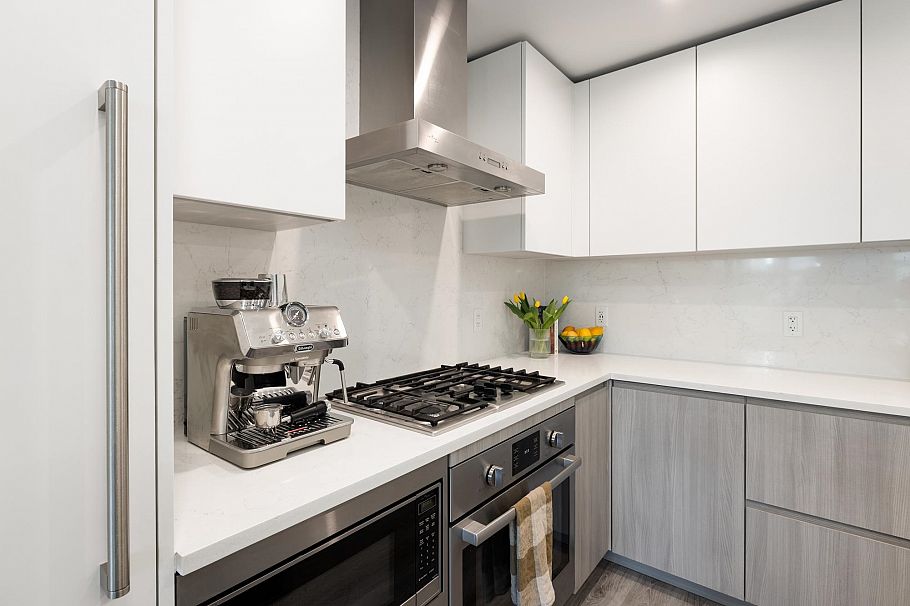 215 2060 Curling Road North Vancouver, BC - 16