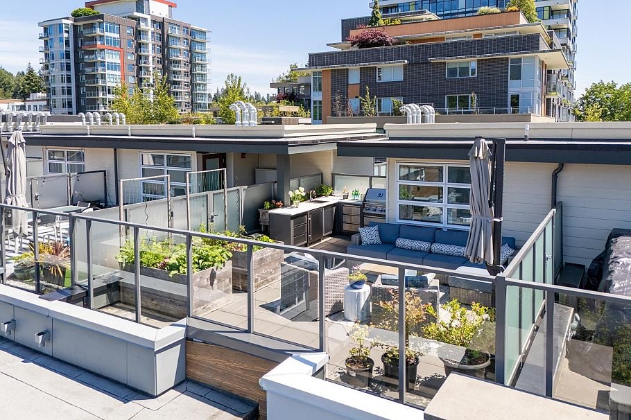 215 2060 Curling Road North Vancouver, BC - 1