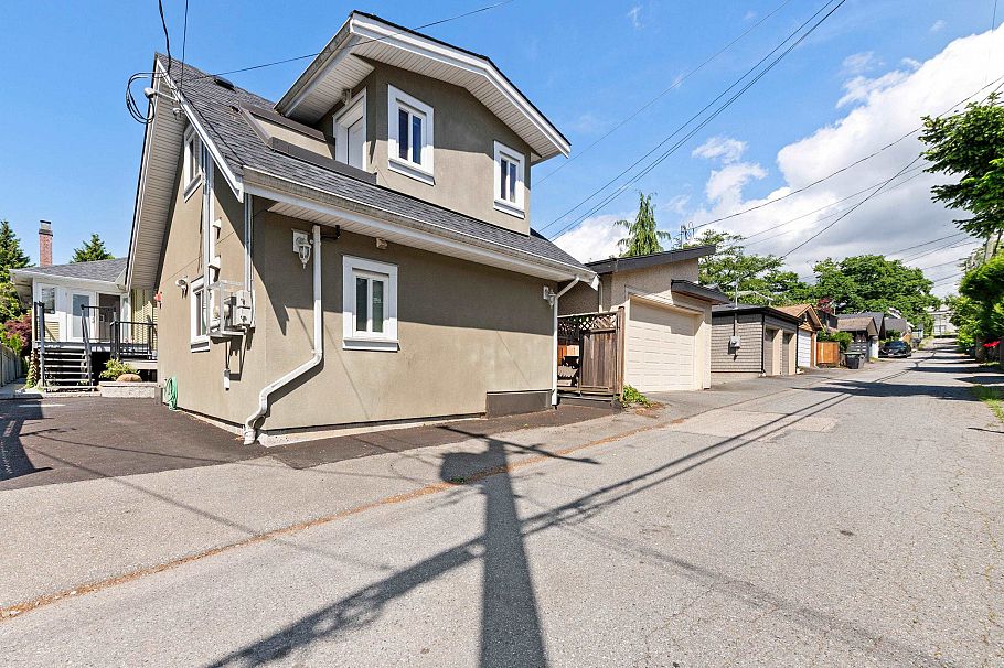2744 W 10th Avenue Vancouver, BC - 22