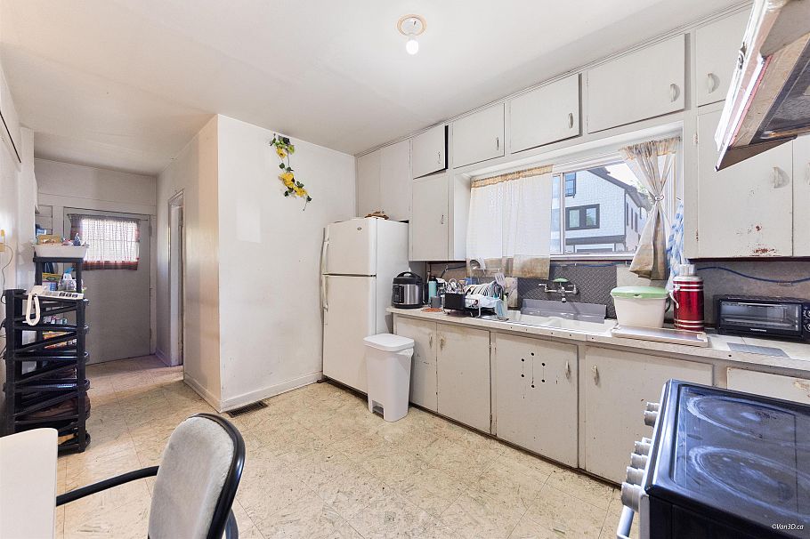 824 Semlin Drive Vancouver, BC - 9