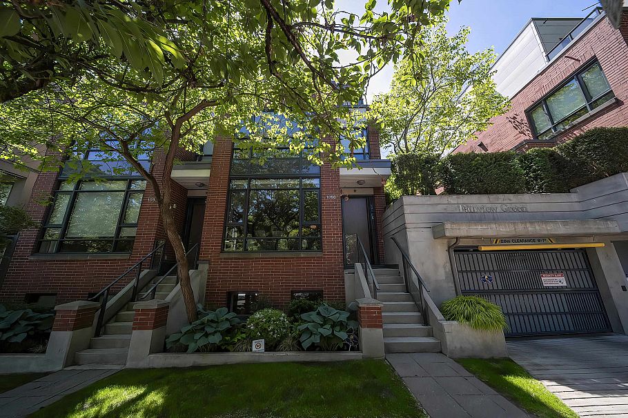 1088 W 7th Avenue Vancouver, BC - 3