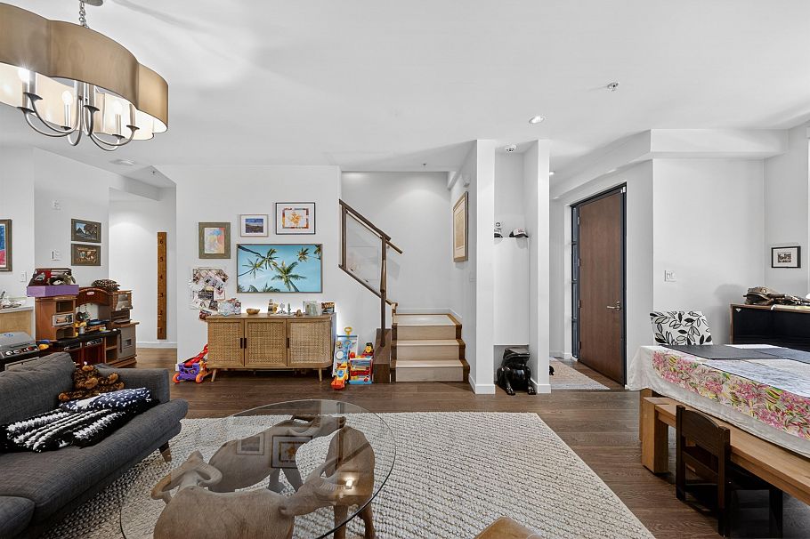 1088 W 7th Avenue Vancouver, BC - 22