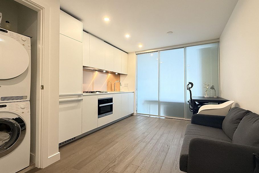 3908 1480 Howe Street Vancouver, BC - 3