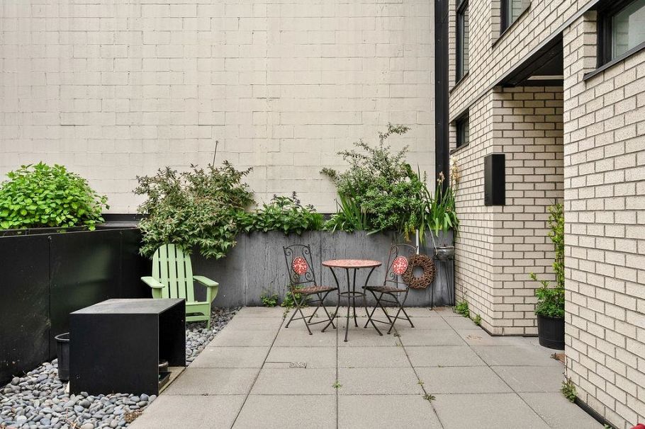 311 1647 E Pender Street Vancouver, BC - 2