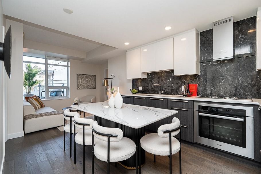 217 5033 Cambie Street Vancouver, BC - 5