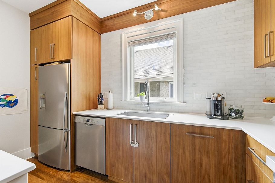 2436 W 8th Avenue Vancouver, BC - 16