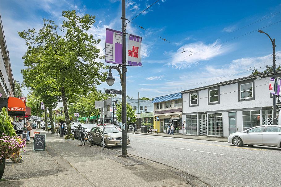 201 1718 Venables Street Vancouver, BC - 17