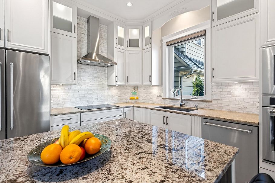 2989 W 32nd Avenue Vancouver, BC - 9