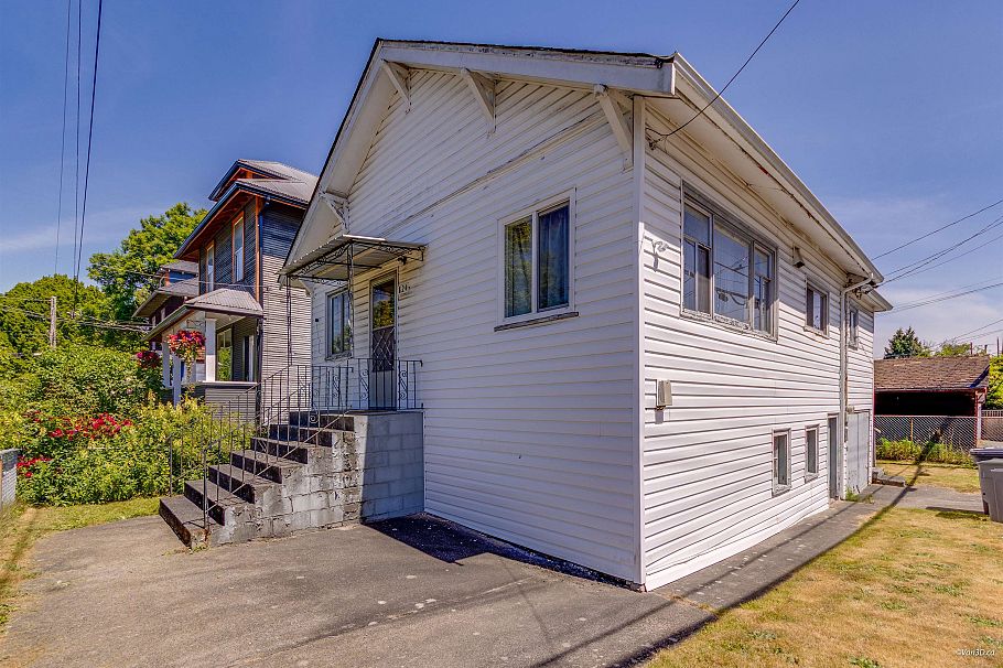 824 Semlin Drive Vancouver, BC - 16