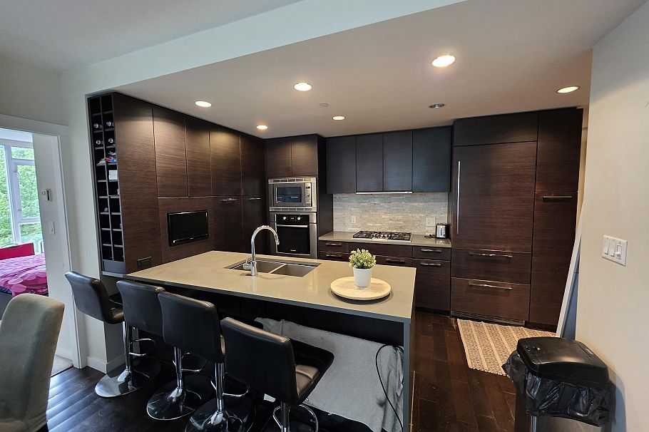 302 5868 Agronomy Road Vancouver, BC - 9
