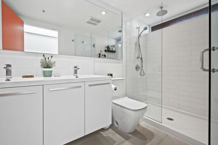 311 1647 E Pender Street Vancouver, BC - 27