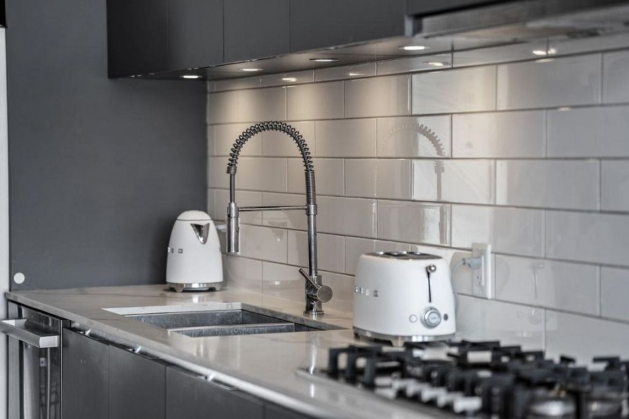 311 1647 E Pender Street Vancouver, BC - 8