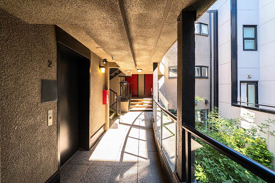 202 3673 W 11th Avenue Vancouver, BC - 4