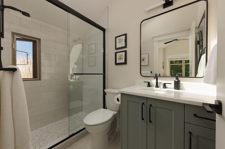2515 W 6th Avenue Vancouver, BC - 26