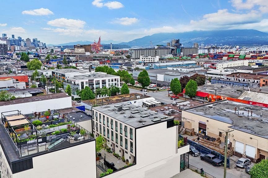 311 1647 E Pender Street Vancouver, BC - 39
