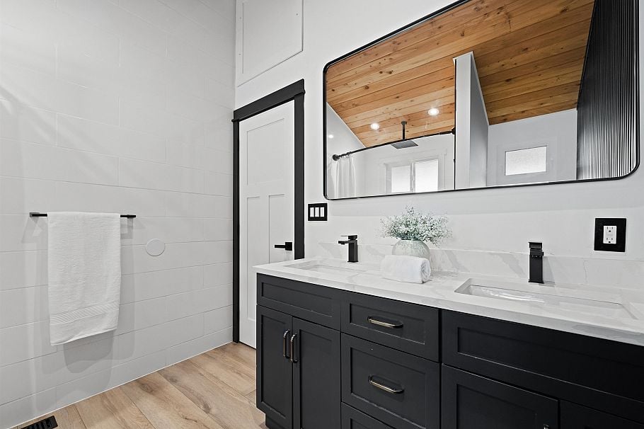1430 Draycott Road North Vancouver, BC - 15