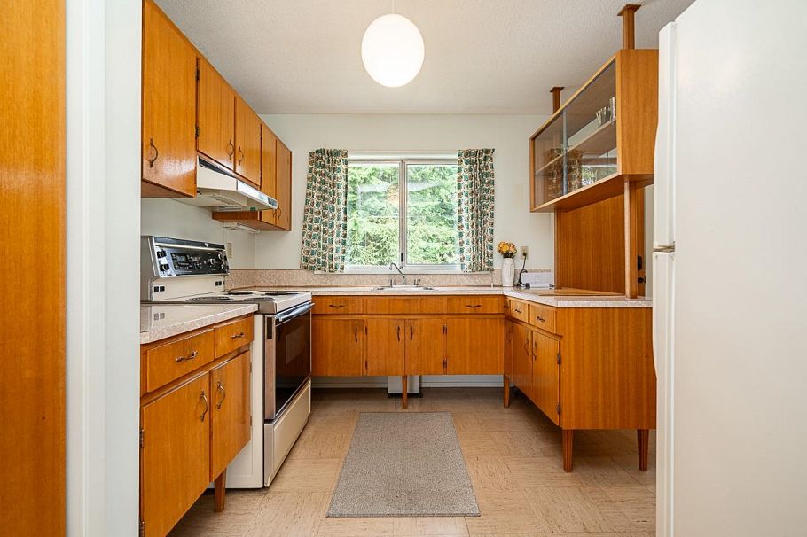 1634 Ross Road North Vancouver, BC - 14