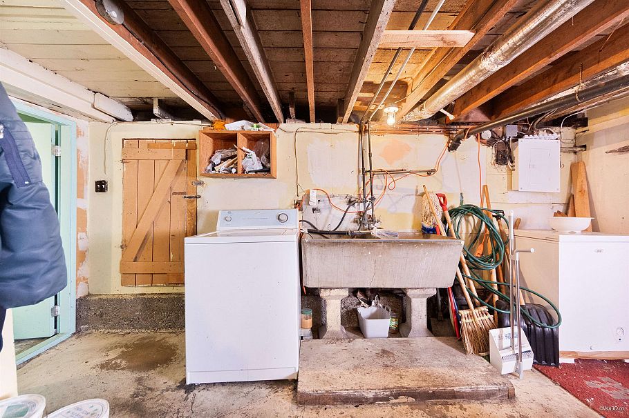 824 Semlin Drive Vancouver, BC - 15