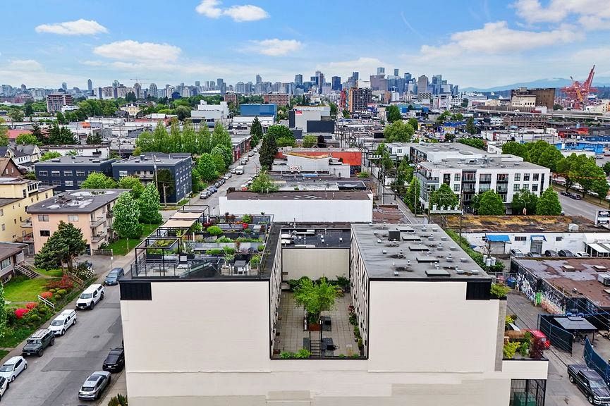311 1647 E Pender Street Vancouver, BC - 38