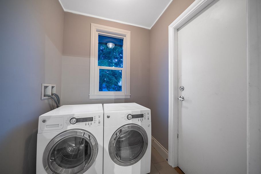 2528 Adanac Street Vancouver, BC - 26