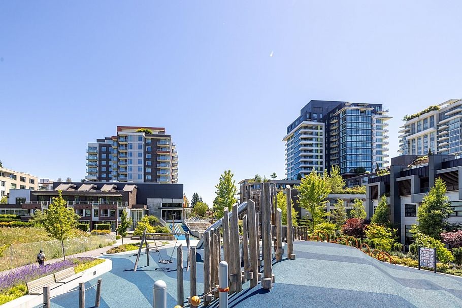 215 2060 Curling Road North Vancouver, BC - 32