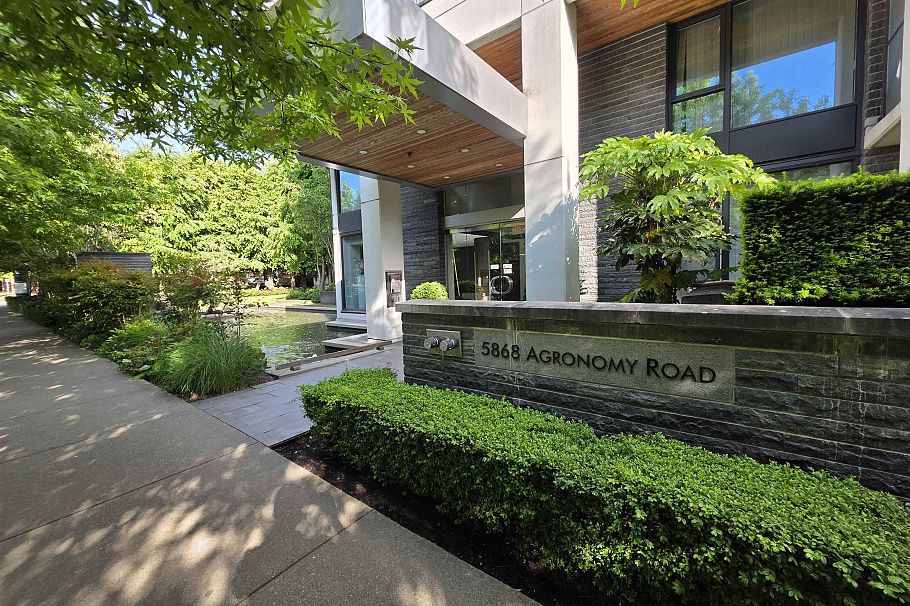 302 5868 Agronomy Road Vancouver, BC - 2