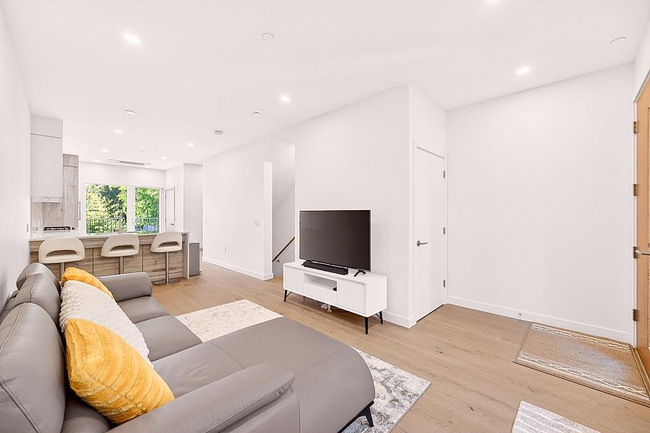 675 W 30th Avenue Vancouver, BC - 6