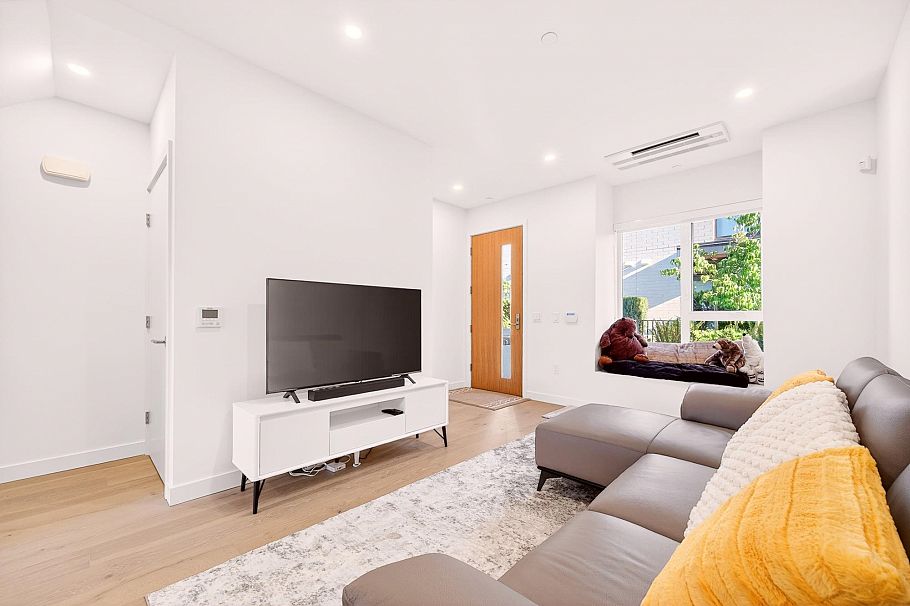 675 W 30th Avenue Vancouver, BC - 7